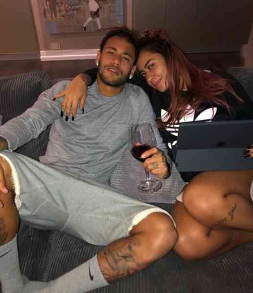 Neymar’s sister Rafaella Santos flaunts curves in stunning series of Instagram shots as fans ‘fall in love’ - Bóng Đá