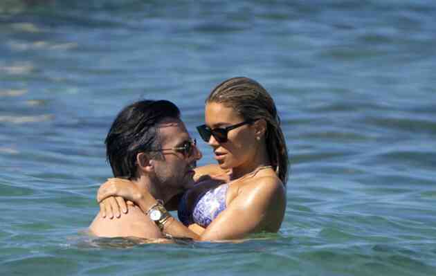 Rafael van der Vaart’s supermodel ex-wife Sylvie Meis stuns in tiny bikini during Saint-Tropez break with fiance - Bóng Đá