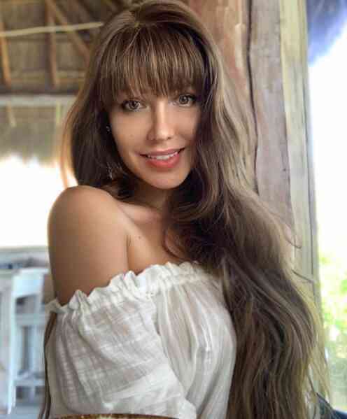 Russia 2018 World Cup and Playboy model Maria Liman begs for man to spend three months in quarantine in London with her - Bóng Đá