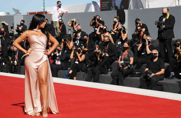 Georgina Rodriguez jets off to 77th Venice Film Festival after Cristiano Ronaldo links up with Portugal - Bóng Đá