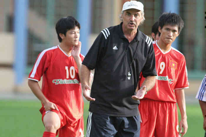 Tin bóng đá - HLV Alfred Riedl: Vua về nhì và quả thận nhân tạo từ Việt Nam