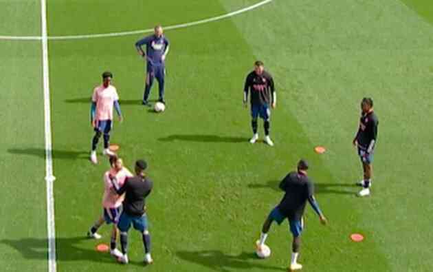 Tin bóng đá - 2 học trò gây gổ xô nhau, Arteta nói đúng 2 câu