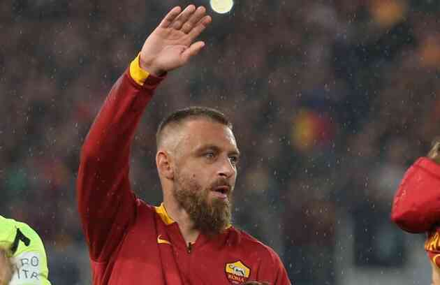 Tin bóng đá - De Rossi về đội trẻ Roma vì chưa có bằng cấp