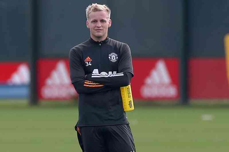 Tin bóng đá - Dùng 3 từ, Luke Shaw diễn tả hết ~màn debut~ của Van de Beek