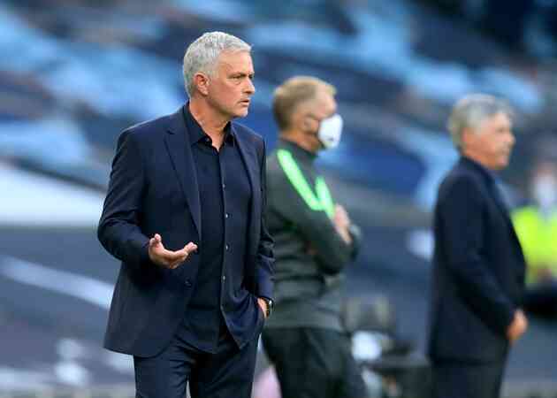Tin bóng đá - Hết mắng học trò `lười nhác`, Mourinho lại đổ lỗi cho... COVID-19