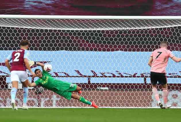 Tin bóng đá - NHM Man Utd “phát điên” với pha cản phá penalty của Martinez