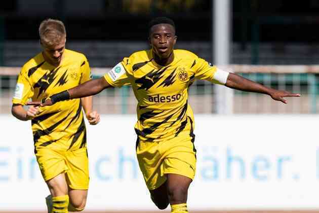 Tin bóng đá - Quên Haaland hay Sancho đi, ~thần đồng~ của Dortmund tiếp tục gây bão