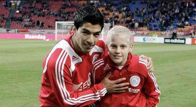 Tin bóng đá - Van der Sar chỉ ra điểm khác biệt của Van de Beek khi còn ở đội trẻ Ajax