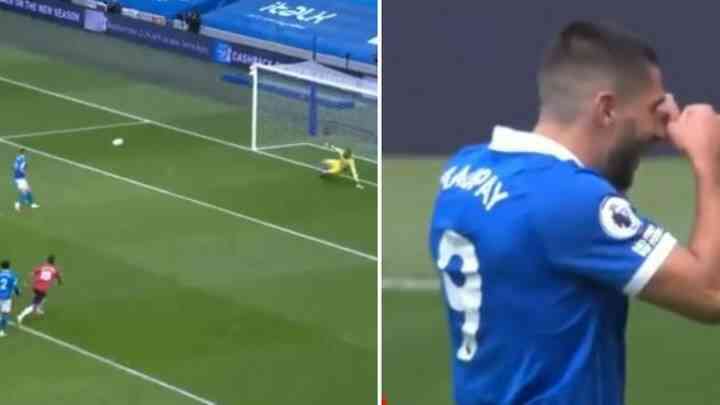 Neal Maupay Scores Glorious Panenka Penalty, Does 'Crybaby' Celebration vs Man Utd - Bóng Đá