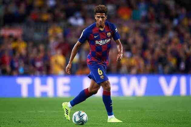 Tin bóng đá - Mua trung vệ, tại sao Man Utd không nhắm đến `kẻ thất sủng` của Barca?
