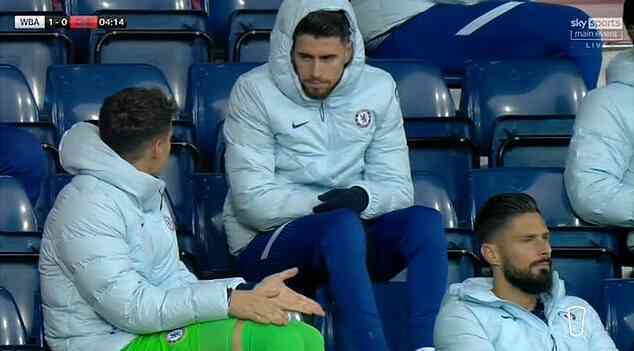 Chelsea fans claim axed Spanish goalkeeper was criticising Willy Caballero for his role in first-half horror show at West Brom - Bóng Đá