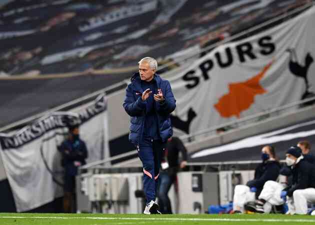 Tin bóng đá - `Phát cáu` với phóng viên, Mourinho quay sang `khịa` Silva và Lampard