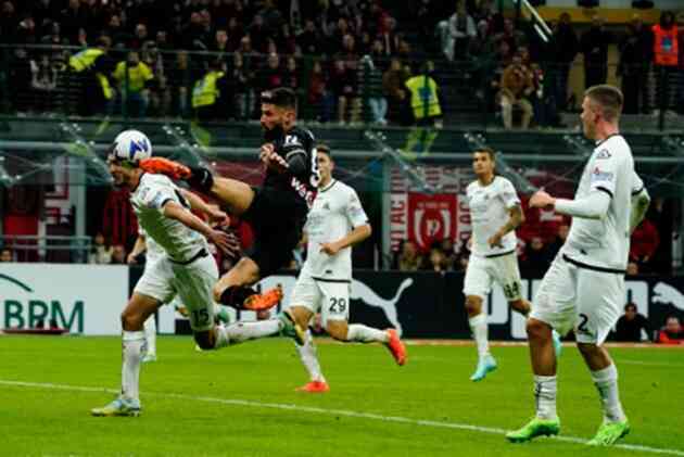Tin bóng đá - Cởi áo ăn mừng, Giroud bị đuổi khỏi sân