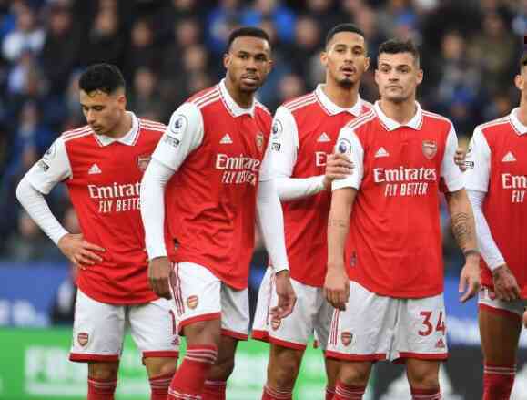 Tin bóng đá - Biến căng tại Arsenal, Saliba và Gabriel gườm nhau ngay trên sân