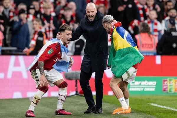 Tin bóng đá - MU giành League Cup: Vũ điệu Erik ten Hag