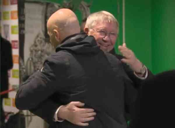 Tin bóng đá - Ten Hag mời Sir Alex vào ăn mừng trong phòng thay đồ MU