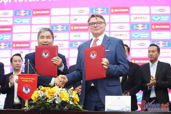 Tin bóng đá - HLV Philippe Troussier: Mục tiêu, tham vọng và hành động