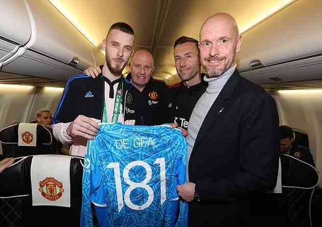 Tin bóng đá - Ten Hag đại diện Man Utd trao thưởng cho De Gea