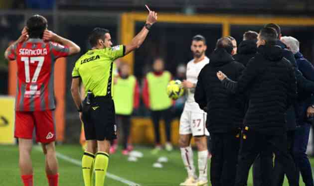 Tin bóng đá - Mourinho nhận thẻ đỏ; Juventus rượt đuổi tỷ số
