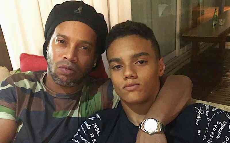 Tin bóng đá - Con trai Ronaldinho chính thức ký hợp đồng với Barca