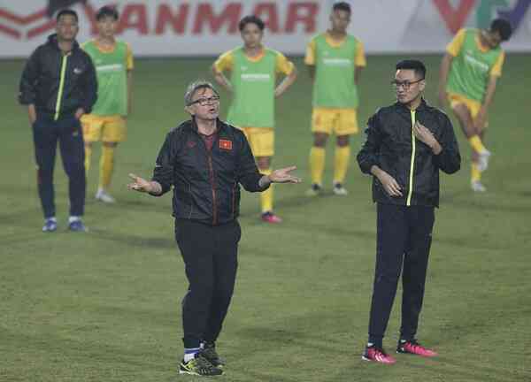 Tin bóng đá - Thêm một CLB Việt Nam bỏ giải; Thai League quan tâm Quang Hải