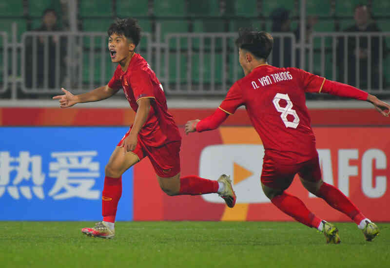 Tin bóng đá - Khoảnh khắc ăn mừng cảm xúc của Quốc Việt vào lưới U20 Qatar