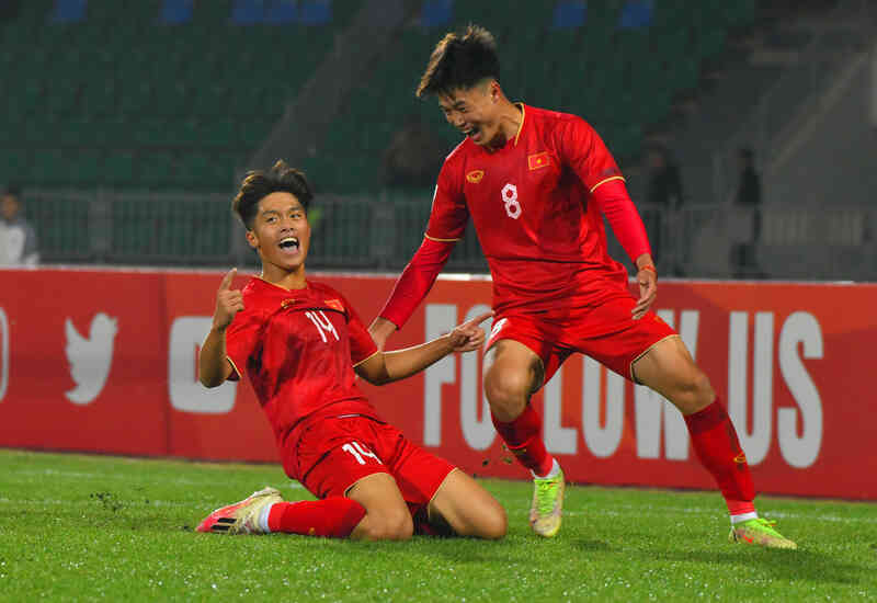 Khoảnh khắc ăn mừng cảm xúc của Quốc Việt vào lưới U20 Qatar - Bóng Đá