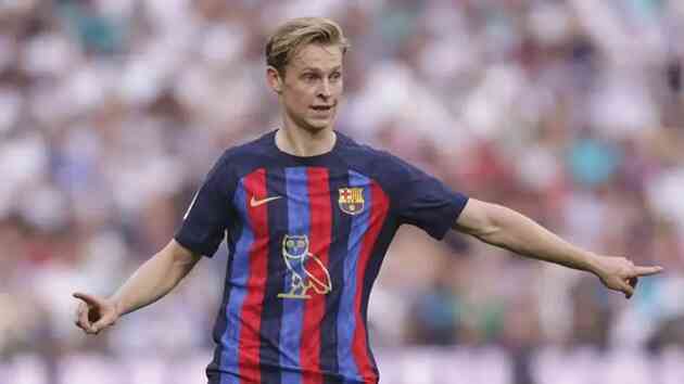 Tin bóng đá - Xavi lý giải hành động bất ngờ với De Jong