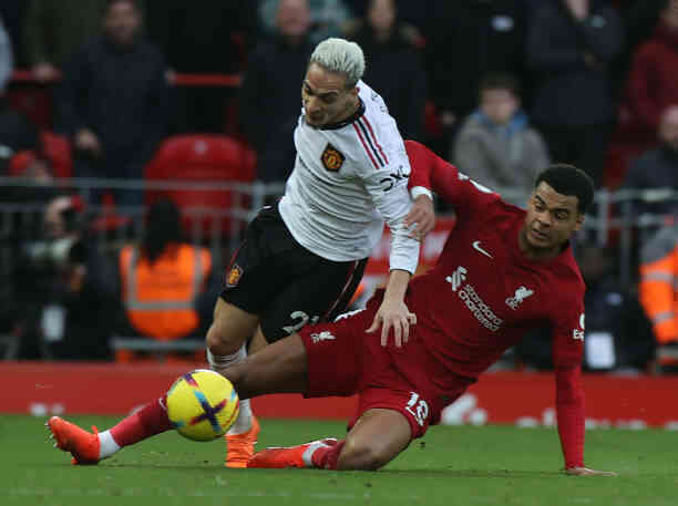 Tin bóng đá - Glenn Hoddle chỉ trích bom tấn Man Utd vì cãi lời Ten Hag