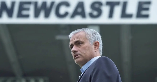 NÓNG! Newcastle có câu trả lời cho Mourinho