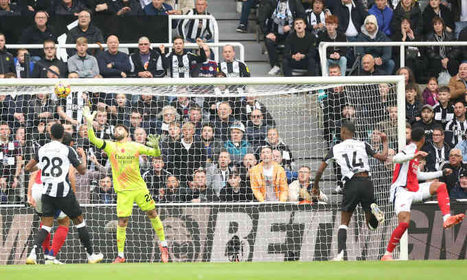 Arsenal thua trên sân Newcastle