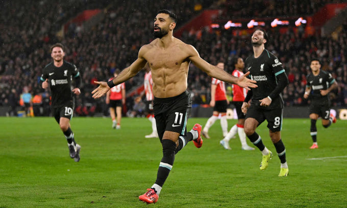 Liverpool bỏ cách Man City 8 điểm