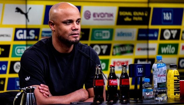 Áp lực bủa vây Vincent Kompany