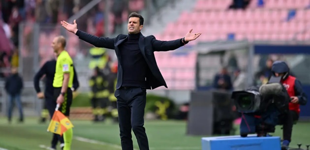 Cổ động viên Bologna xúc phạm Thiago Motta