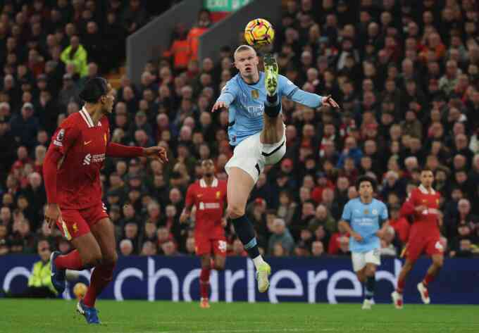 Khi hàng công làm hại Man City