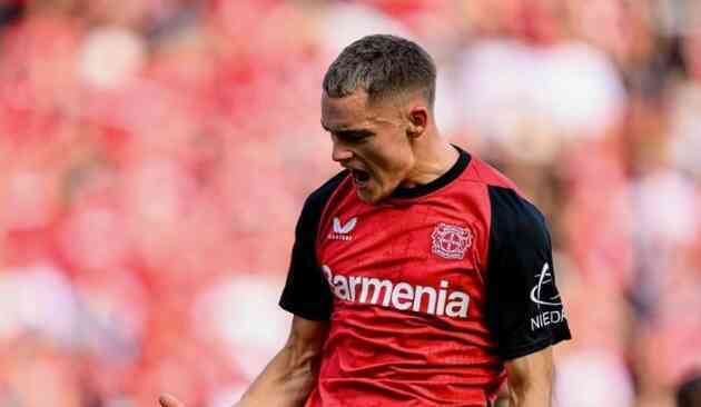 Leverkusen thắng nghẹt thở, tiếp tục bám đuổi Bayern