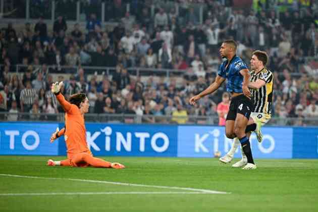 Vlahovic tỏa sáng giúp Juventus vô địch Coppa Italia