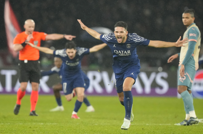 Merson: `PSG thắng Man City như dao cắt bơ`