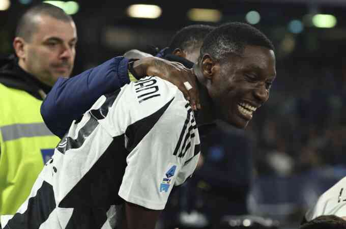 Lukaku giúp Napoli bay cao trên đỉnh bảng Serie A