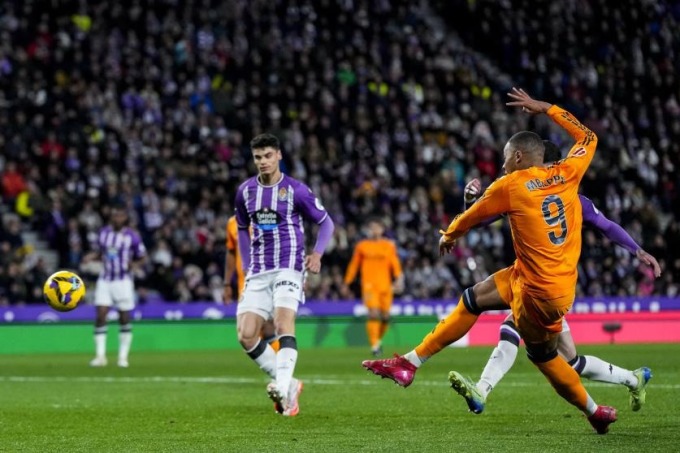 Mbappe lập hat-trick đầu tiên cho Real