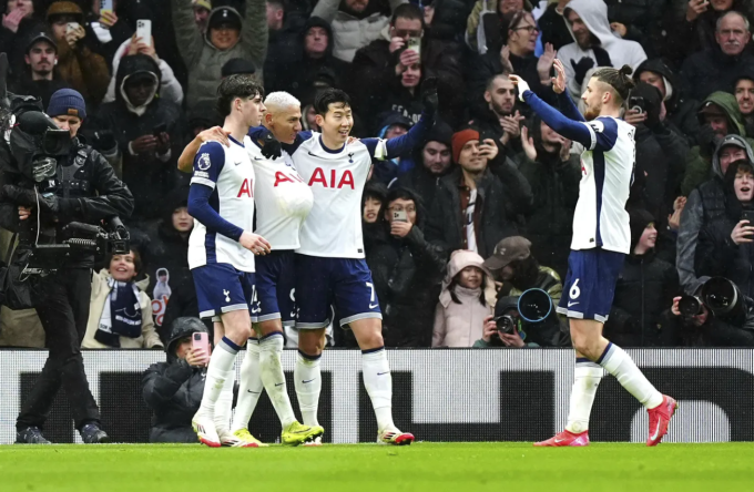 Tottenham tụt xuống thứ 15 Ngoại hạng Anh