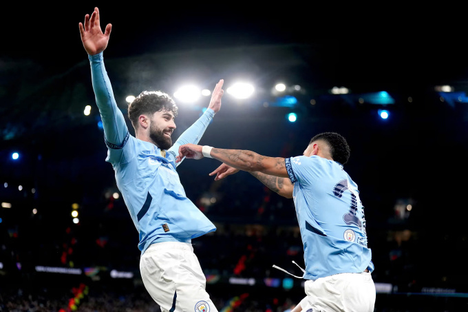 Man City lách qua cửa hẹp ở Champions League