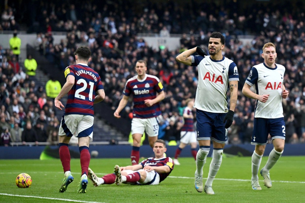 Tottenham thua liểng xiểng, HLV Postecoglou lâm nguy