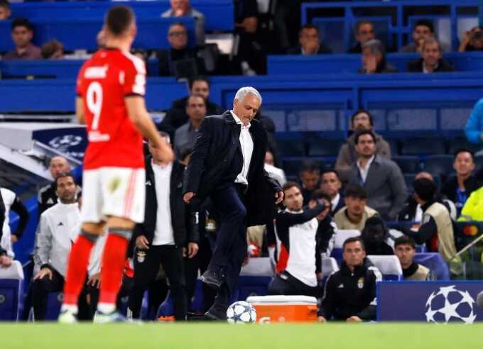 Mourinho giải nguy cho đội trưởng Chelsea