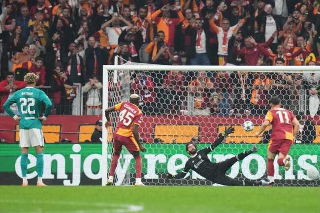 Osimhen đánh bại Alisson, Liverpool gục ngã trước Galatasaray ở Champions League