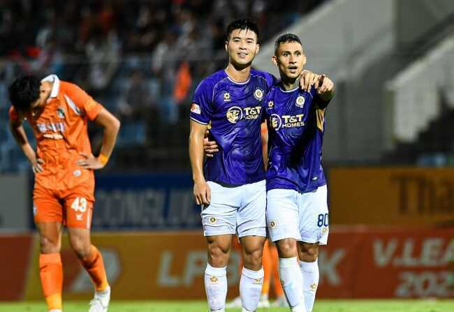 Fernando ghi bàn thứ 2 cho Hà Nội.