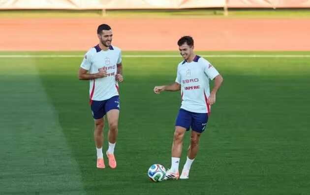 Bộ đôi Arsenal: Từ kép phụ thành `xương sống` La Roja