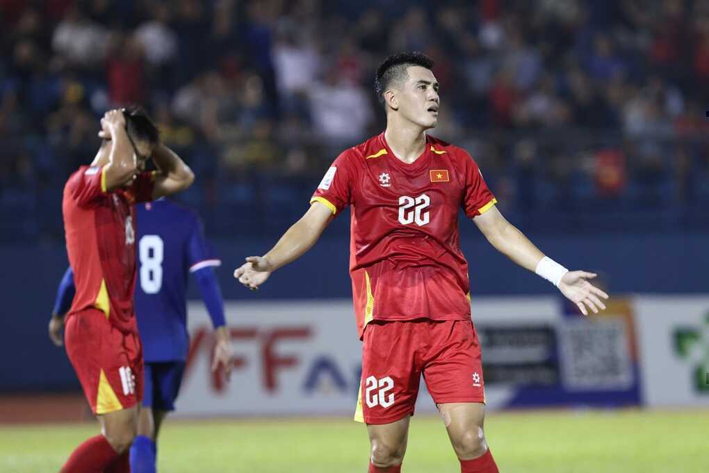 Sự cố bất ngờ khiến Tiến Linh “trái lệnh” HLV Kim Sang Sik