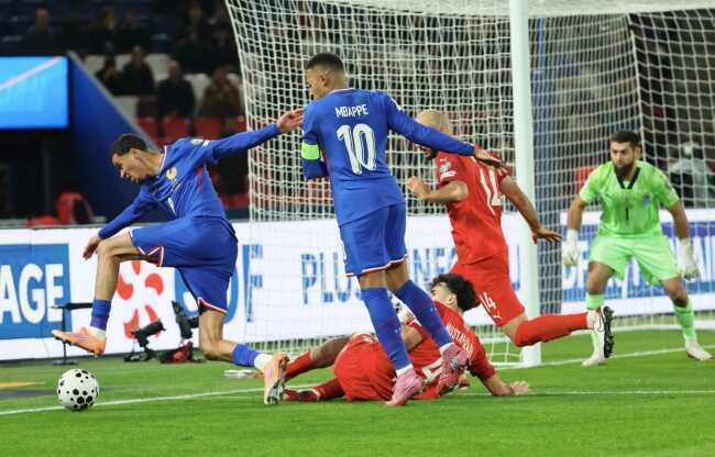 Mbappe và Ekitike cùng sát cánh ở ĐTQG.
