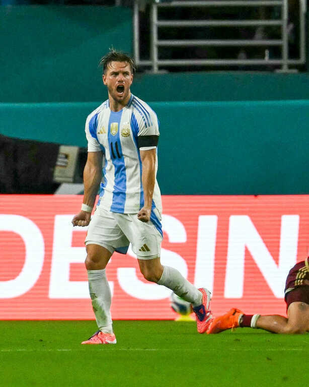 Vắng Messi, Argentina thắng nhọc nhằn Venezuela